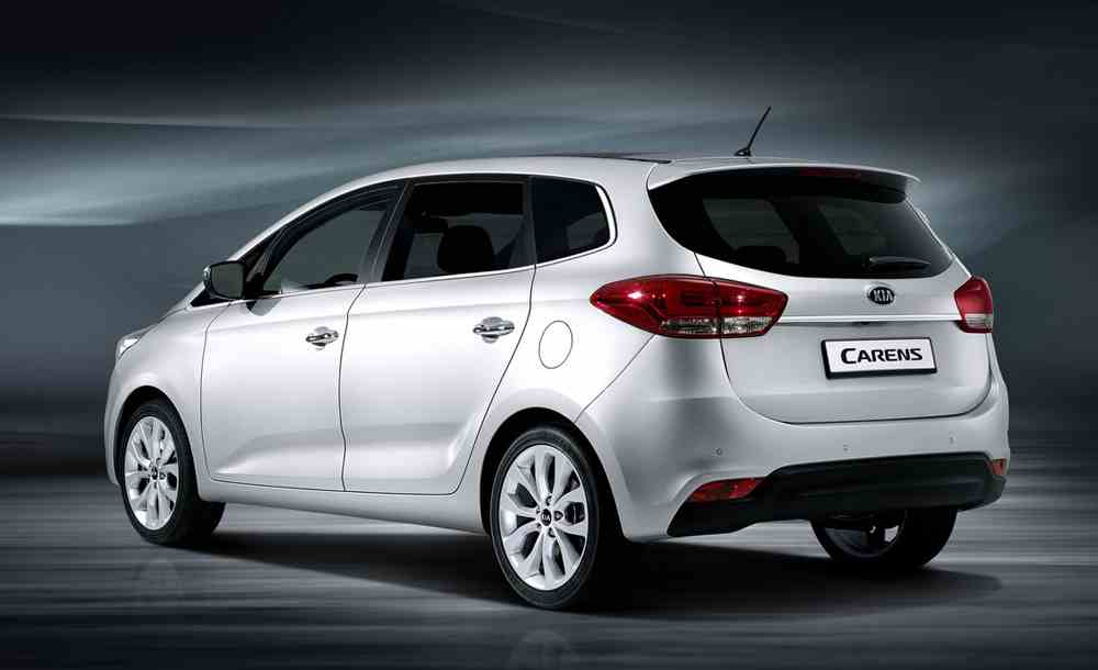 بالصور سيارة كارينز 2020 - احدث موديلات الكارينز الجميلة The Back Of Kia Carens 2016