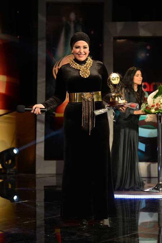 صور احدث ازياء فساتين الفنانة صابرين الجديدة للمحجبات ، شوفى النجمة الشهيرة بالحجاب الانيق 259140 2