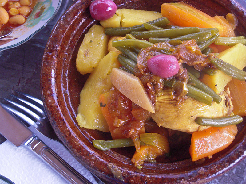 ملف:Moroccan food and drink - tajine (5368126576).jpg