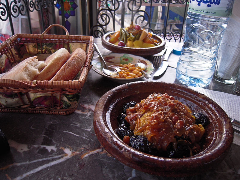 ملف:Moroccan food and drink - tajine (5368122814).jpg